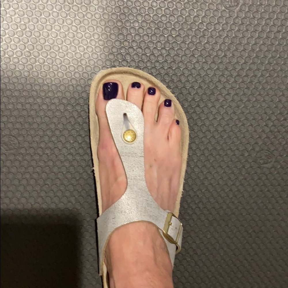 Birkenstocks Gizeh size 38 -but I wear a 7